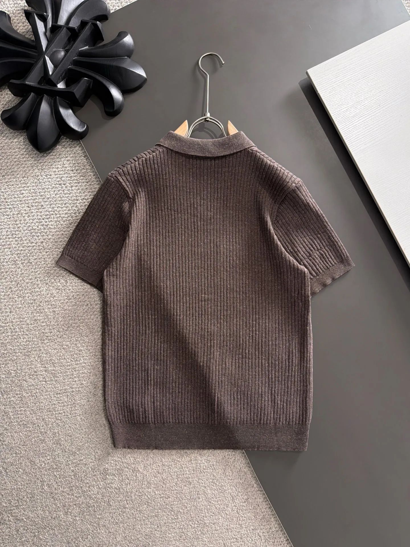 Next day shipment LP high quality Loro Piana 26ss New Arrival men's short-sleeved T-shirt Made of combed cotton yarn knitted cotton fabric, no pressure when entering and exiting the counter Exclusive control of raw materials It feels substantial when weighed, and the upper body is more textured than ordinary T-shirts. This texture can cope with the weather easily and is suitable for both hot and cold! Loose fit design, looks noble. The only correct version is available Size: M to XXXL